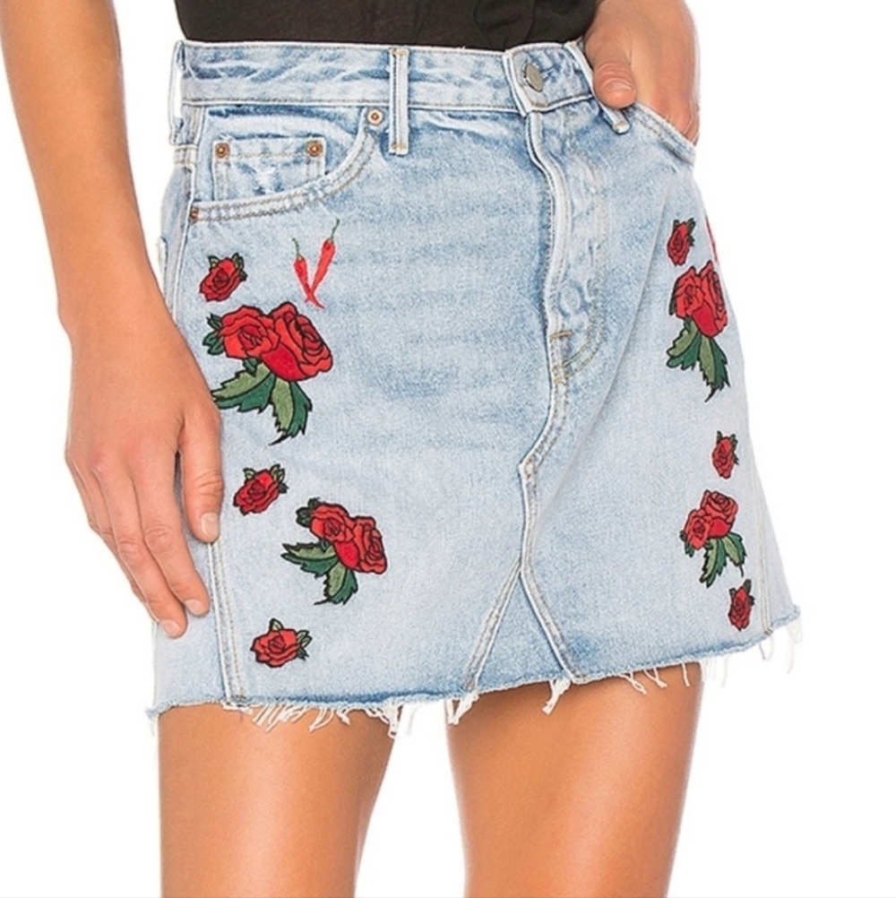 Coastal Cowgirl Rose Embroidered Denim Mini Skirt Frayed Hem Y2K Western Boho 26
